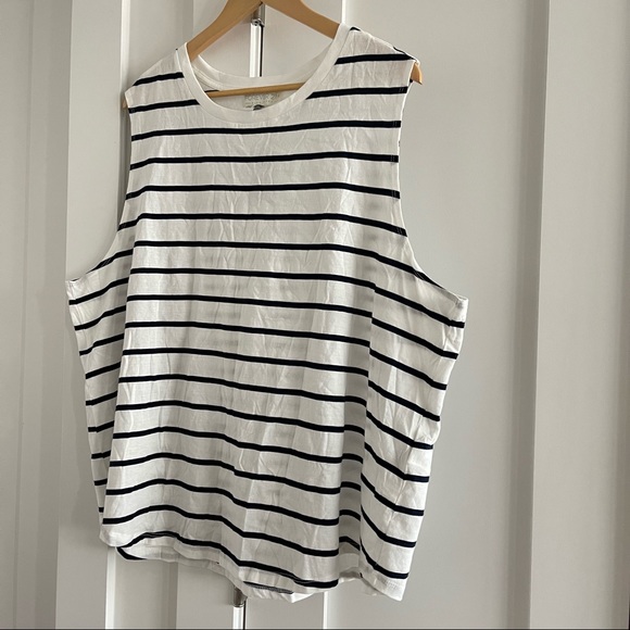 Black and white striped tank top - Picture 4 of 5